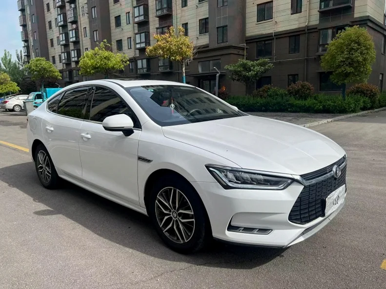 比亚迪秦 正面外观三