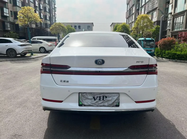 比亚迪秦 驾驶室