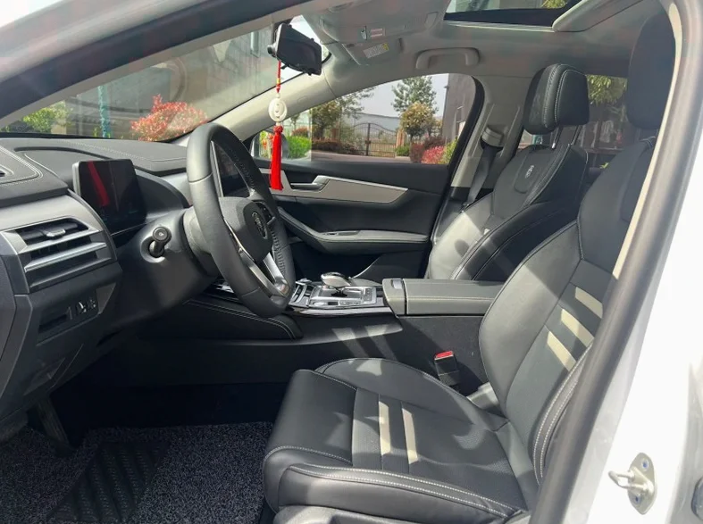 比亚迪秦 后面外观一