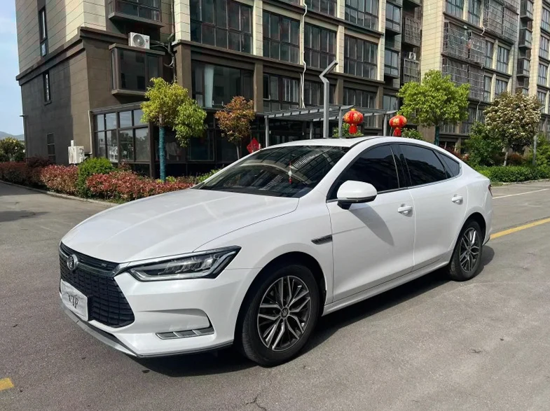 比亚迪秦 正面外观二