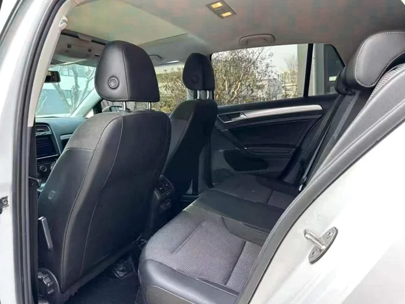 大众高尔夫 后面外观一