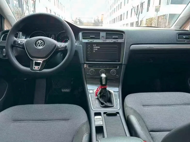 大众高尔夫 后面外观二