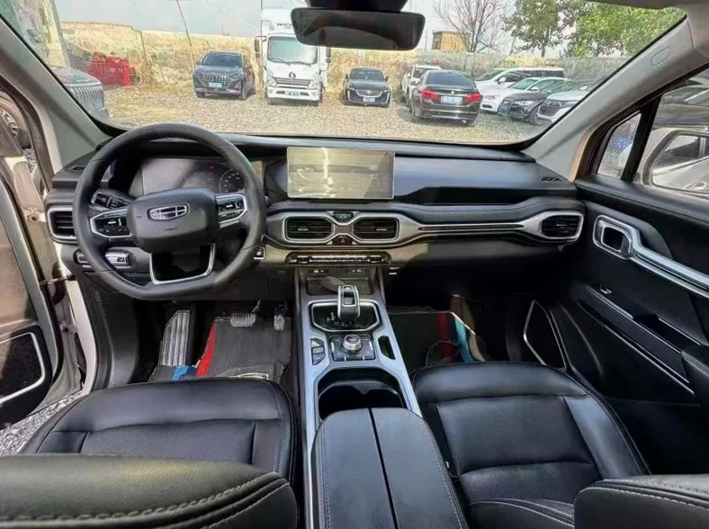 吉利豪越 后面外观二