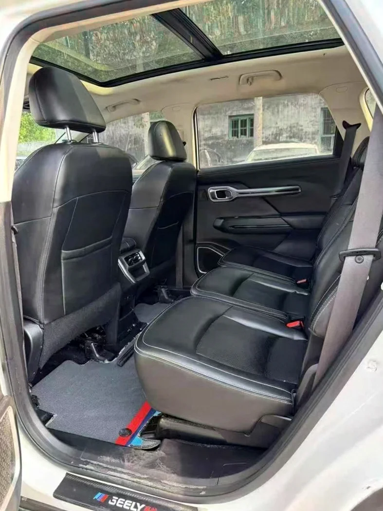 吉利豪越 后面外观三