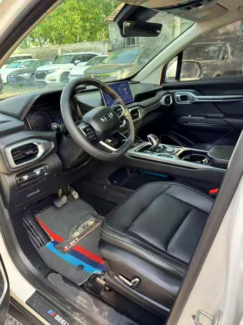 吉利豪越 后面外观一