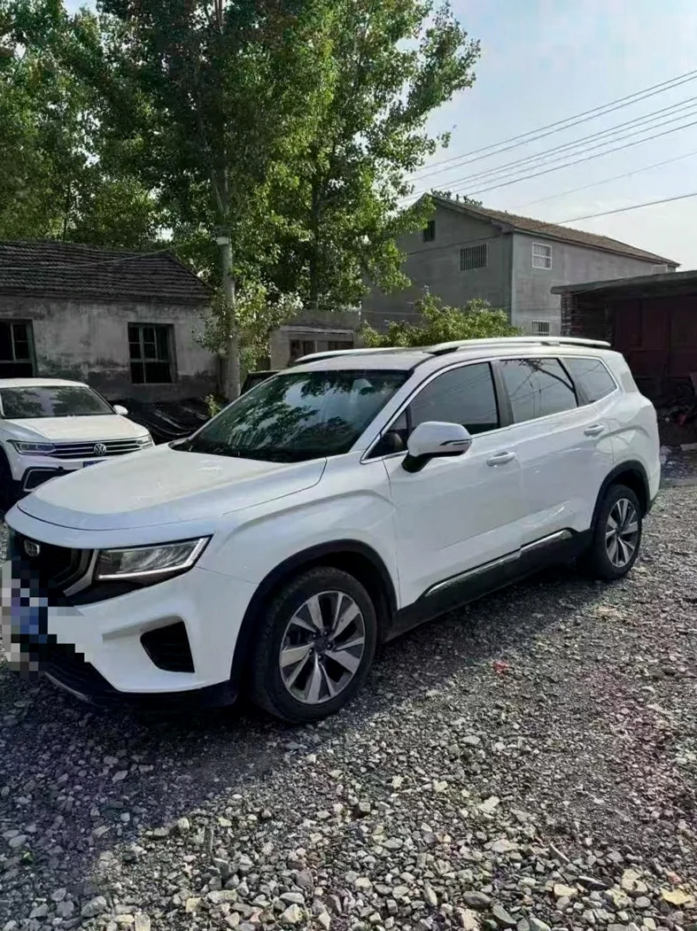 吉利豪越 正面外观二