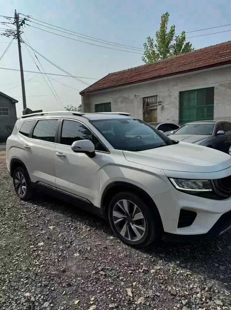 吉利豪越 正面外观三