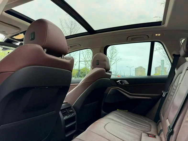 宝马X5 后面外观一