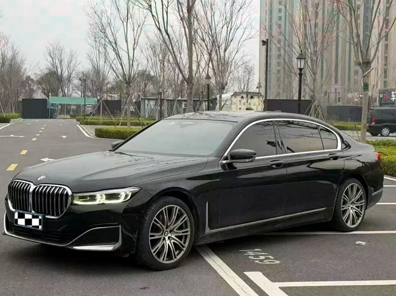 宝马7系 正面外观三