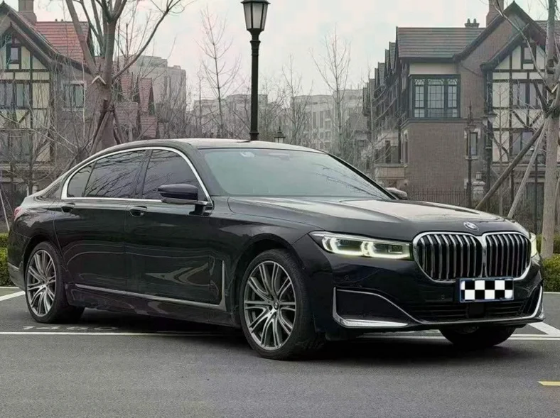 宝马7系 正面外观二