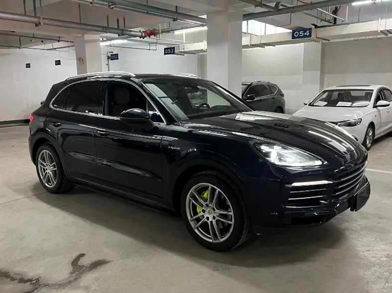 保时捷卡宴 正面外观三