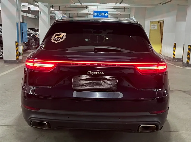 保时捷卡宴 内饰后排