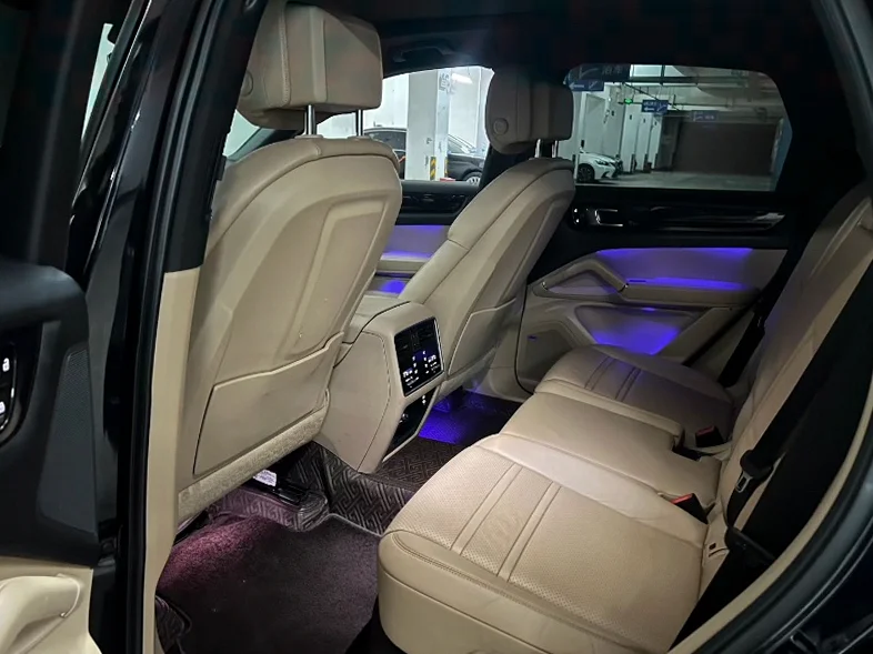 保时捷卡宴 后面外观一