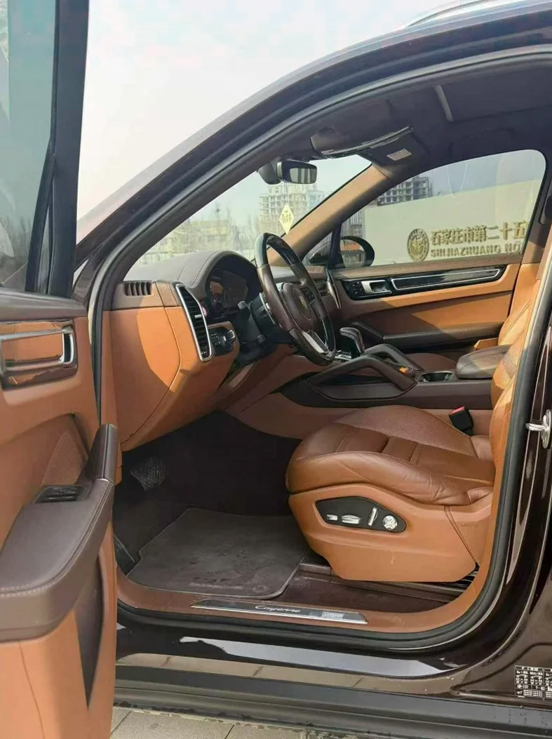 保时捷卡宴 后面外观三