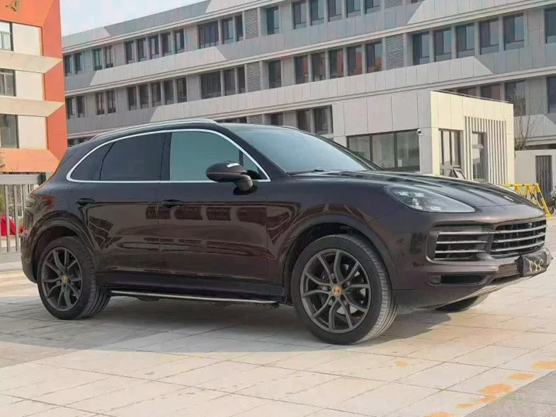 保时捷卡宴 正面外观三