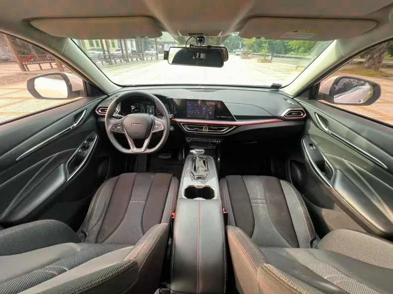 长安汽车欧尚 内饰前排