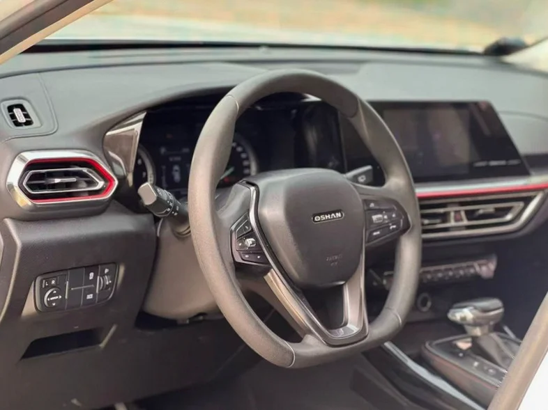 长安汽车欧尚 后面外观二