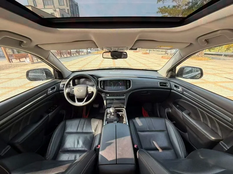 传祺M8 内饰前排