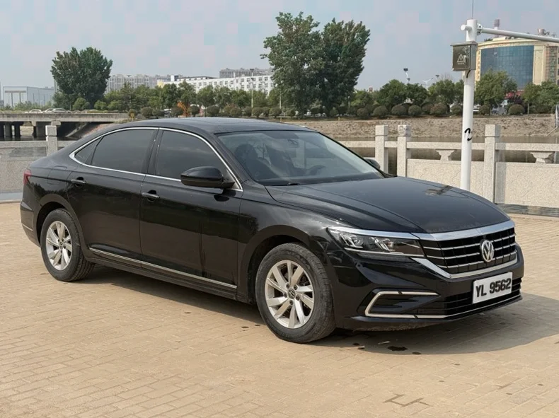 大众帕萨特 正面外观二