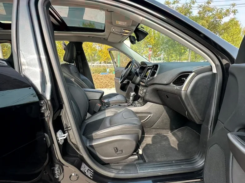 Jeep自由光 后面外观二