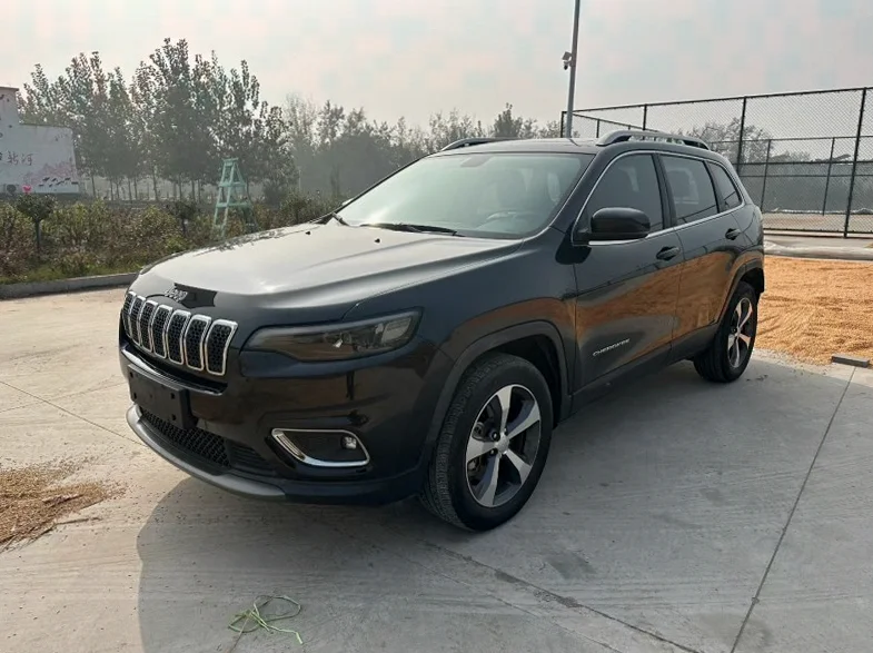 Jeep自由光 正面外观二