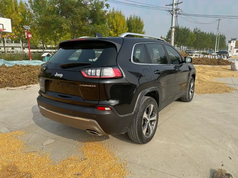 Jeep自由光 内饰后排