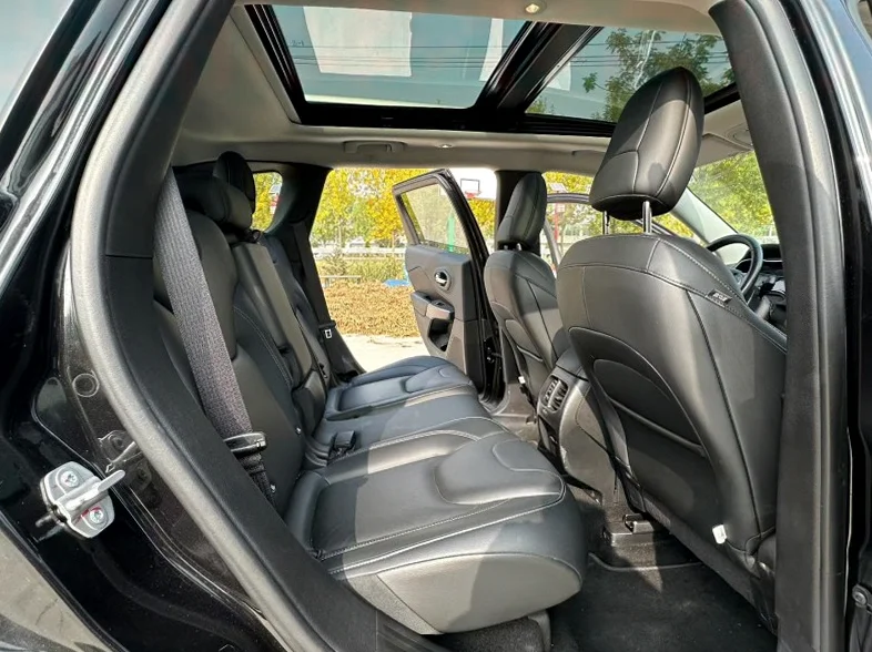 Jeep自由光 后面外观三