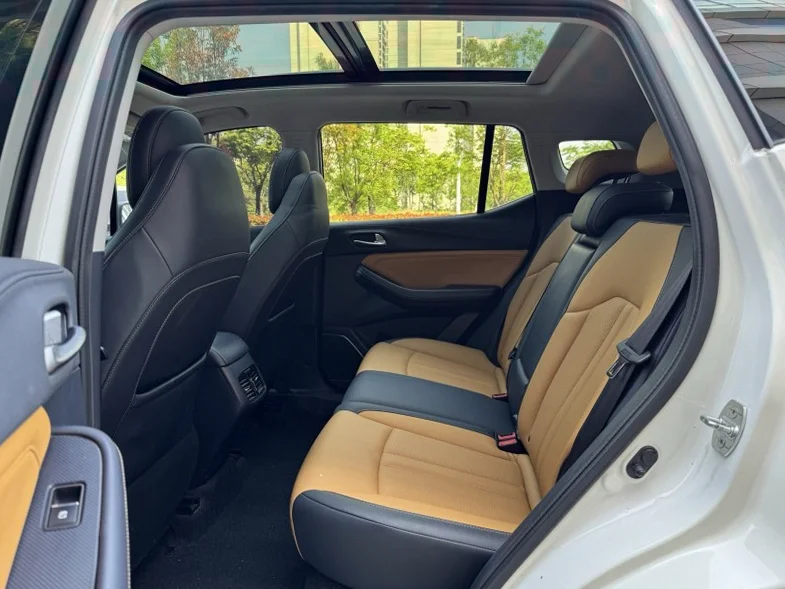 传祺GS4 内饰前排