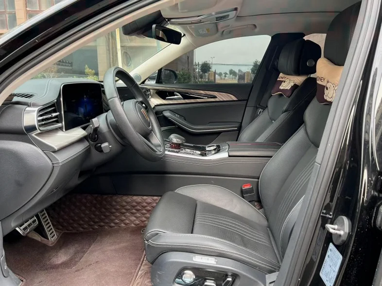 红旗H9 后面外观一