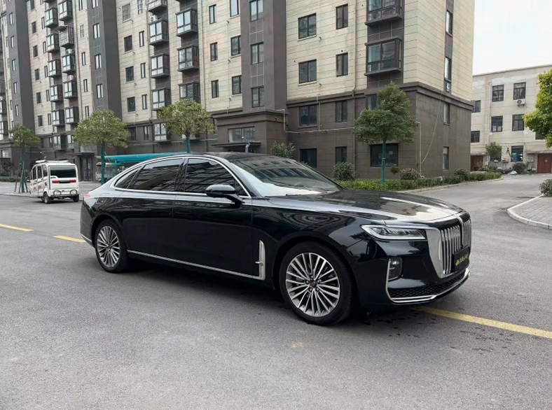 红旗H9 正面外观三