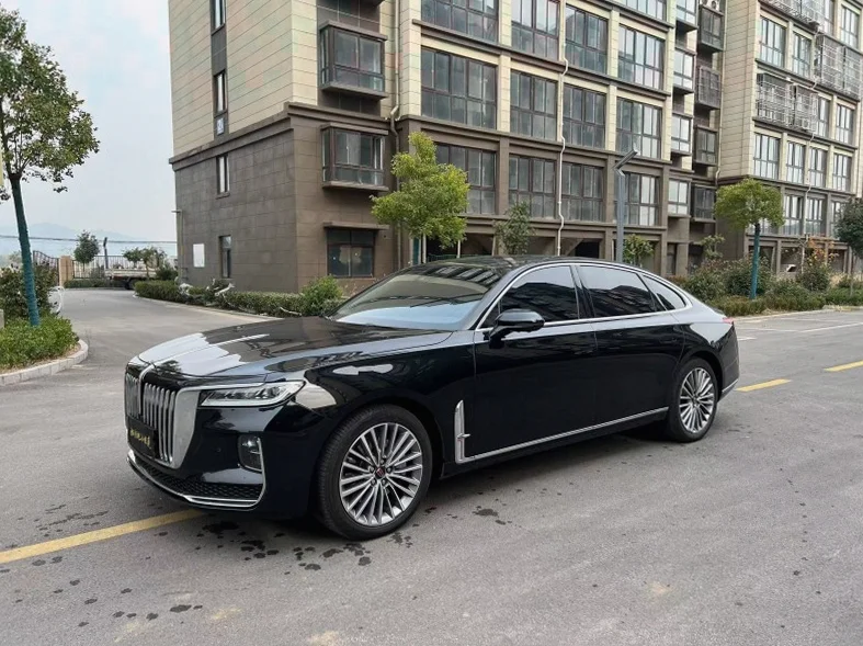 红旗H9 正面外观二