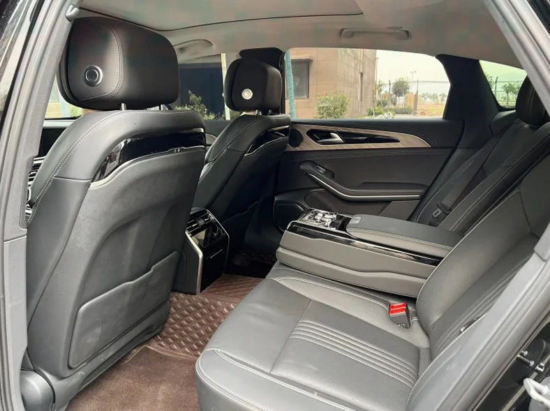 红旗H9 后面外观三