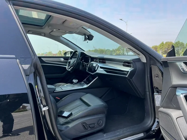 奥迪A7L 内饰后排