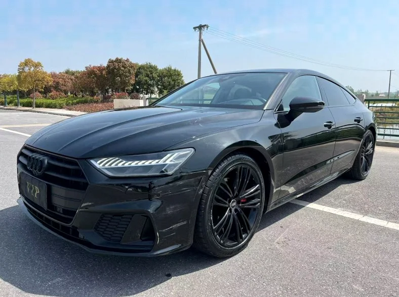 奥迪A7L 后面外观一