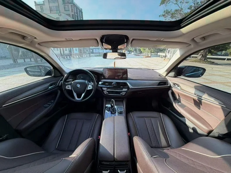 宝马5系 内饰前排