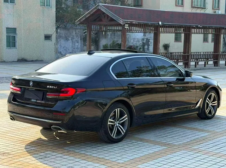 宝马5系 内饰后排