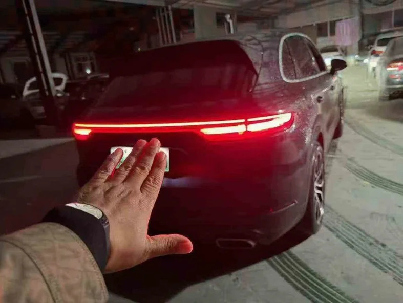 保时捷卡宴 后面外观二