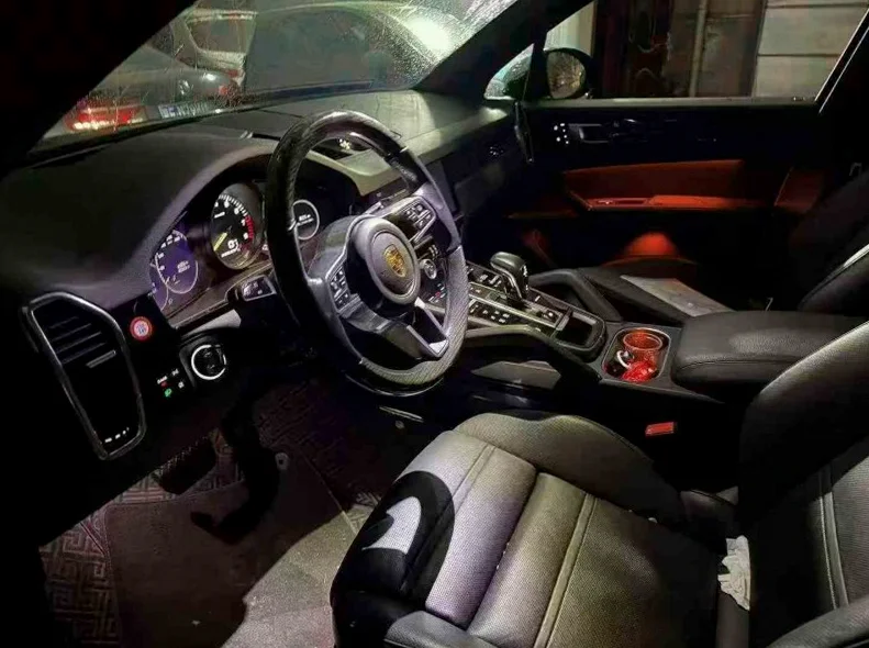 保时捷卡宴 后面外观一