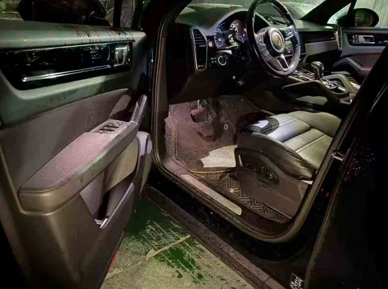 保时捷卡宴 内饰后排