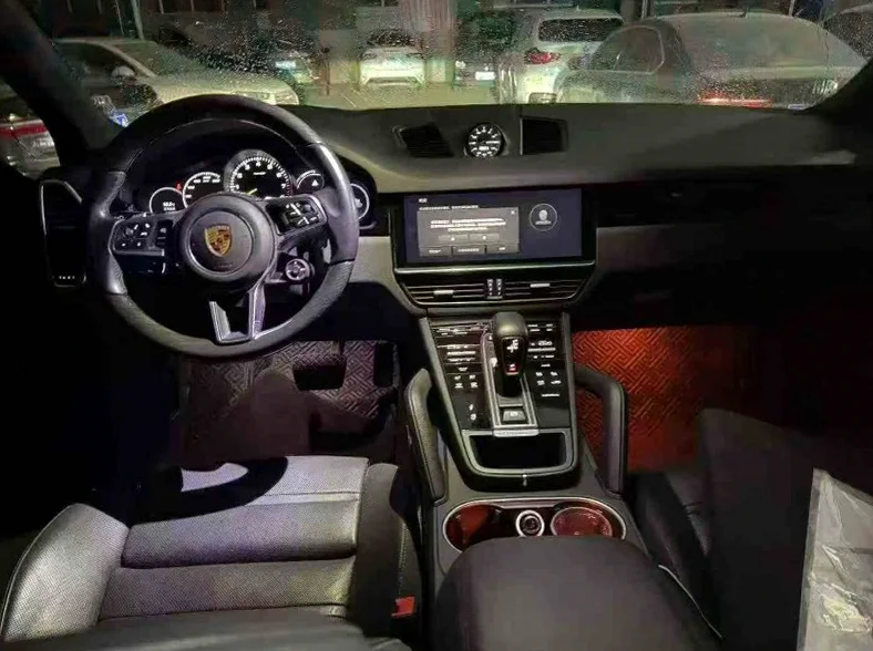 保时捷卡宴 正面外观二