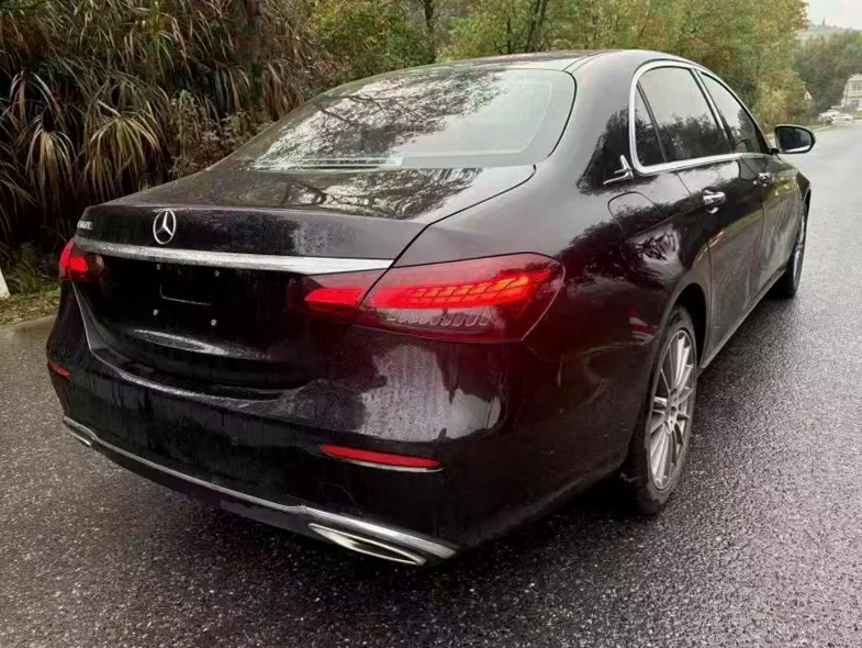 奔驰E 内饰前排