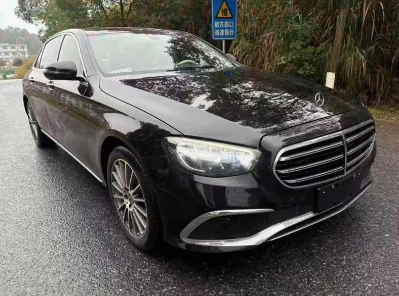 奔驰E 正面外观三