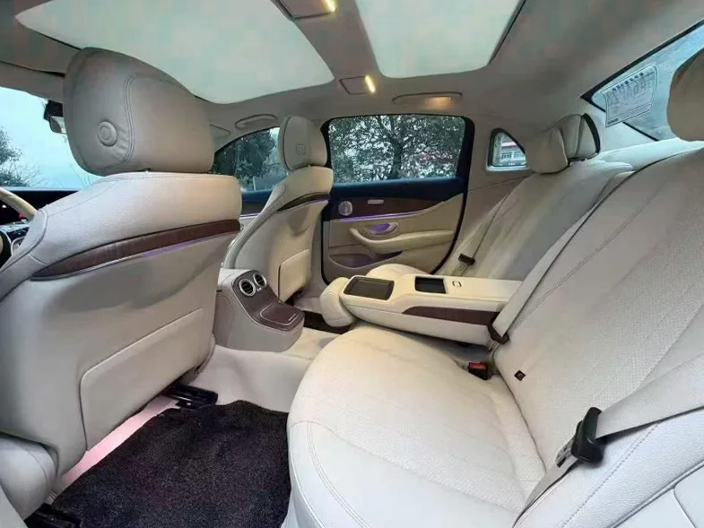 奔驰E 后面外观三