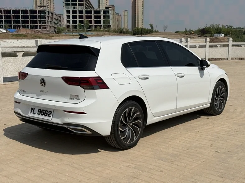 大众高尔夫 后面外观一