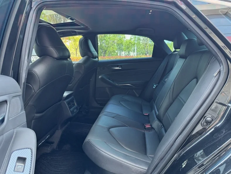 丰田亚洲龙 内饰前排