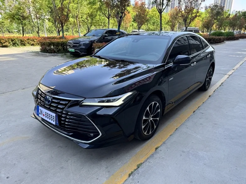 丰田亚洲龙 正面外观三