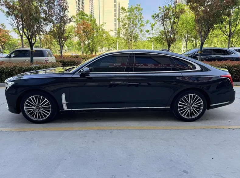 红旗H9 后面外观二