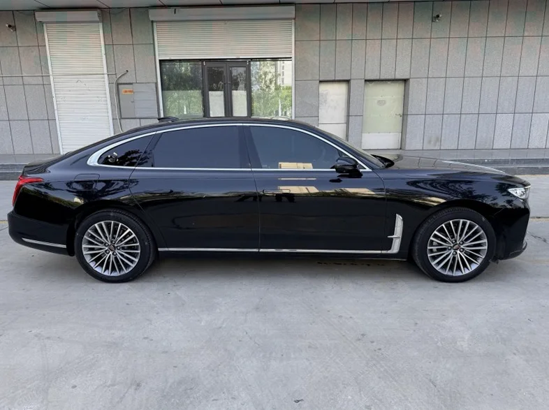 红旗H9 后面外观一