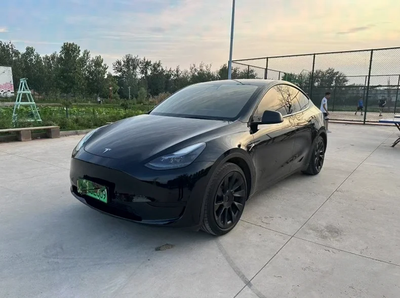 特斯拉MODEL 正面外观二