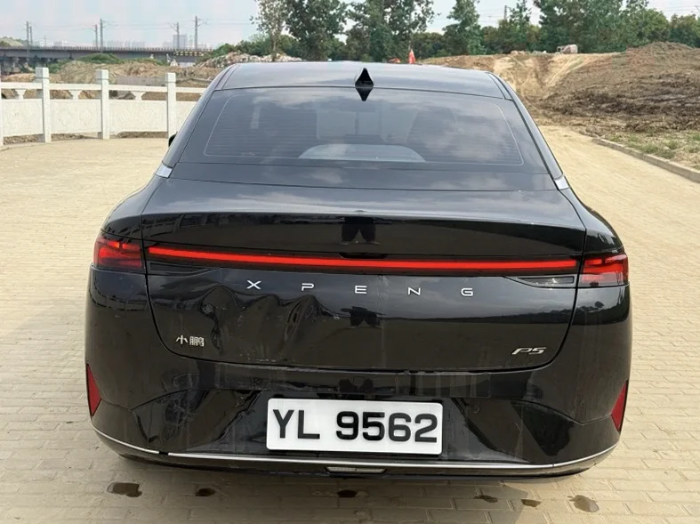 小鹏汽车P5 后面外观二